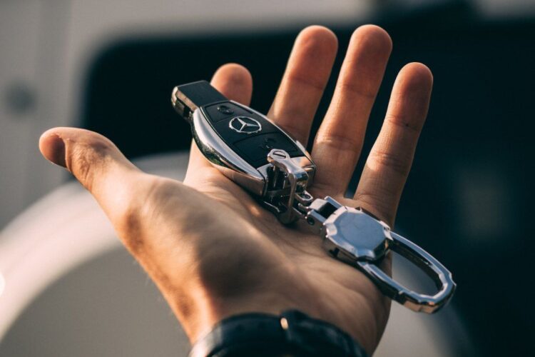 Cómo negociar la compra de tu primer coche